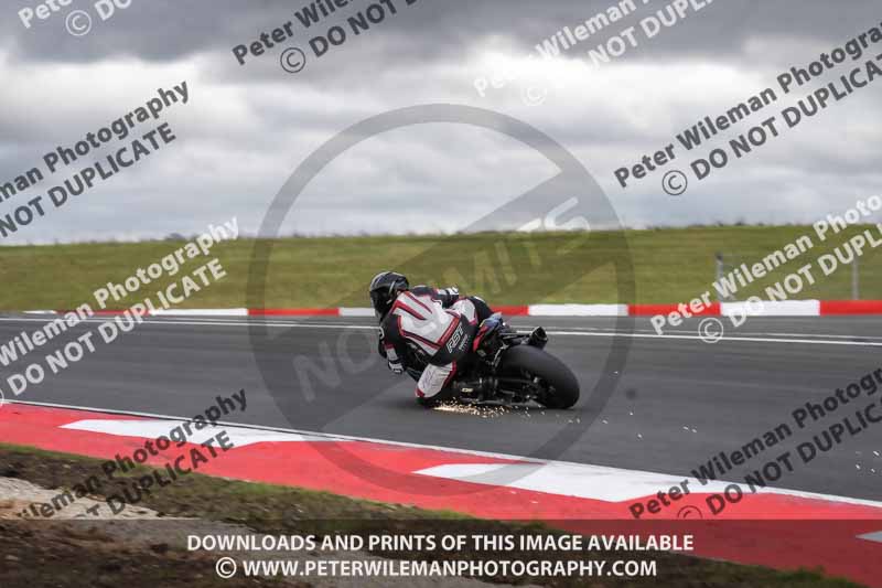 cadwell no limits trackday;cadwell park;cadwell park photographs;cadwell trackday photographs;enduro digital images;event digital images;eventdigitalimages;navarra;no limits trackdays;peter wileman photography;racing digital images;trackday digital images;trackday photos